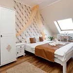 Almafa Apartmanhaz Eger