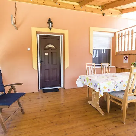 Almafa Apartmanhaz Lägenhet Eger