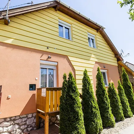 Almafa Apartmanhaz Apartment Erlau