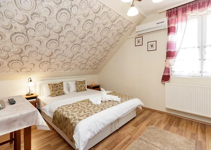 Apartment Almafa Apartmanhaz *