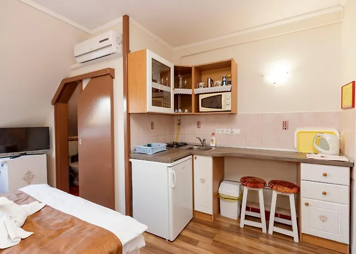 Apartment Almafa Apartmanhaz