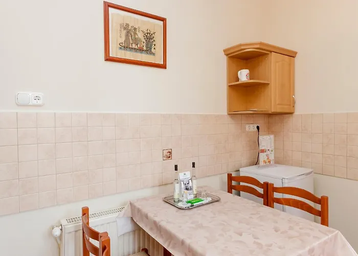 Apartment Almafa Apartmanhaz *