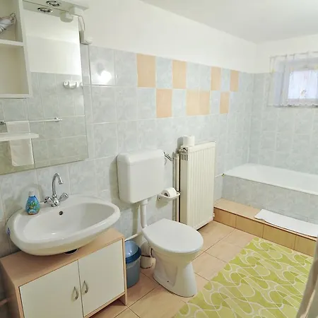 Almafa Apartmanhaz Eger