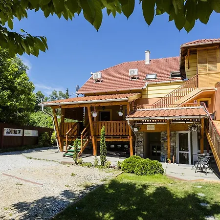 Almafa Apartmanhaz * Eger