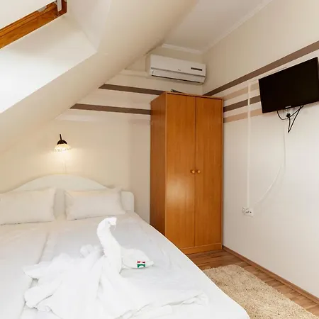 Almafa Apartmanhaz *