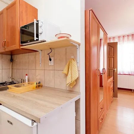 Almafa Apartmanhaz Eger