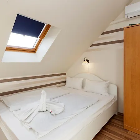 Almafa Apartmanhaz * Eger